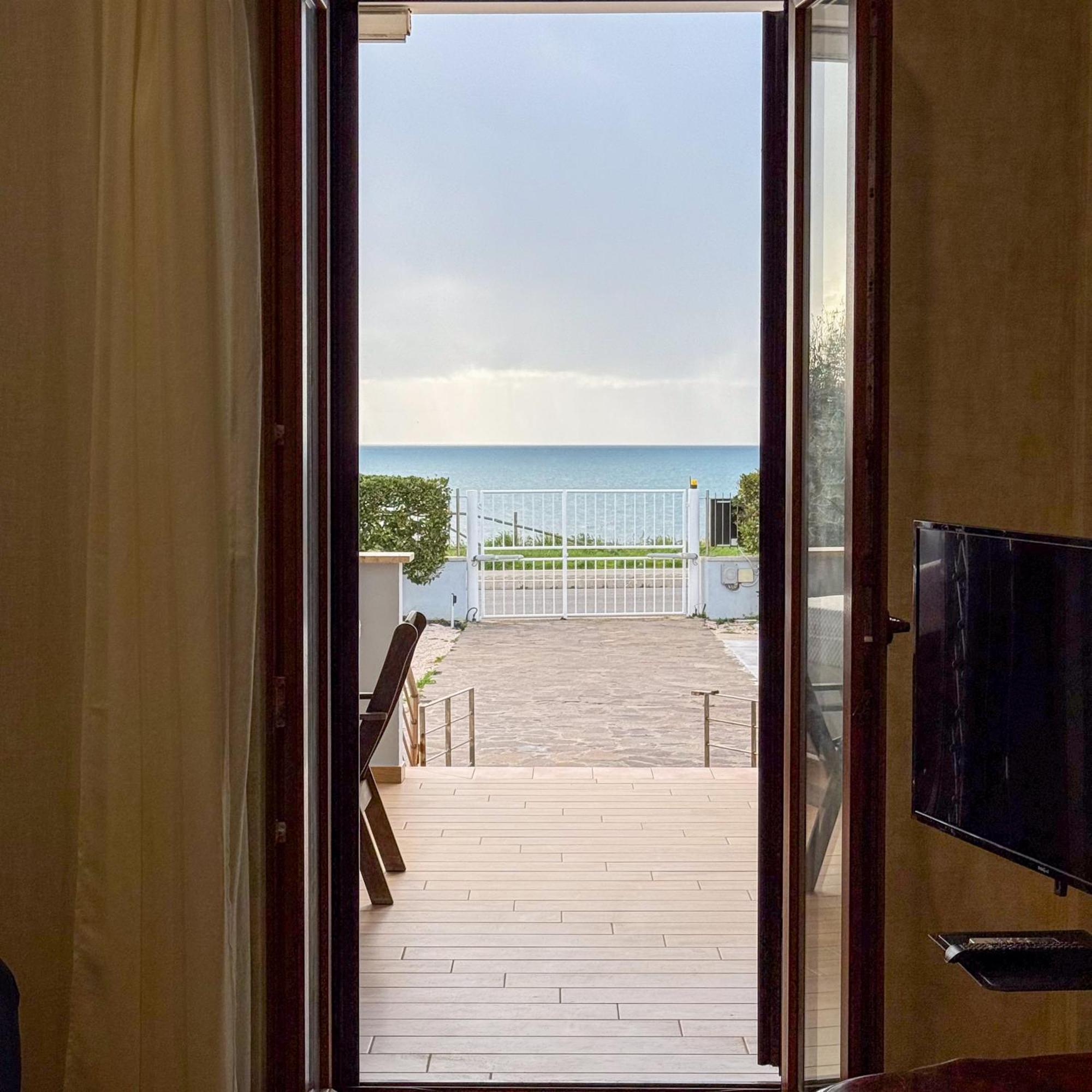 Edo House Anzio - Beachfront - Fronte Mare - Affittacamere Dış mekan fotoğraf